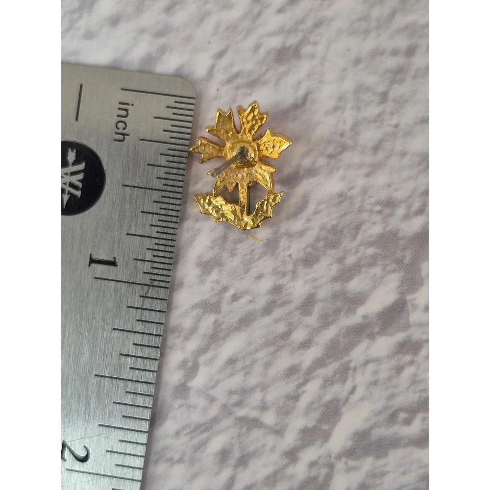 Vintage Style Red Enamel Flower Stud Earrings Gold Tone Floral Botanical